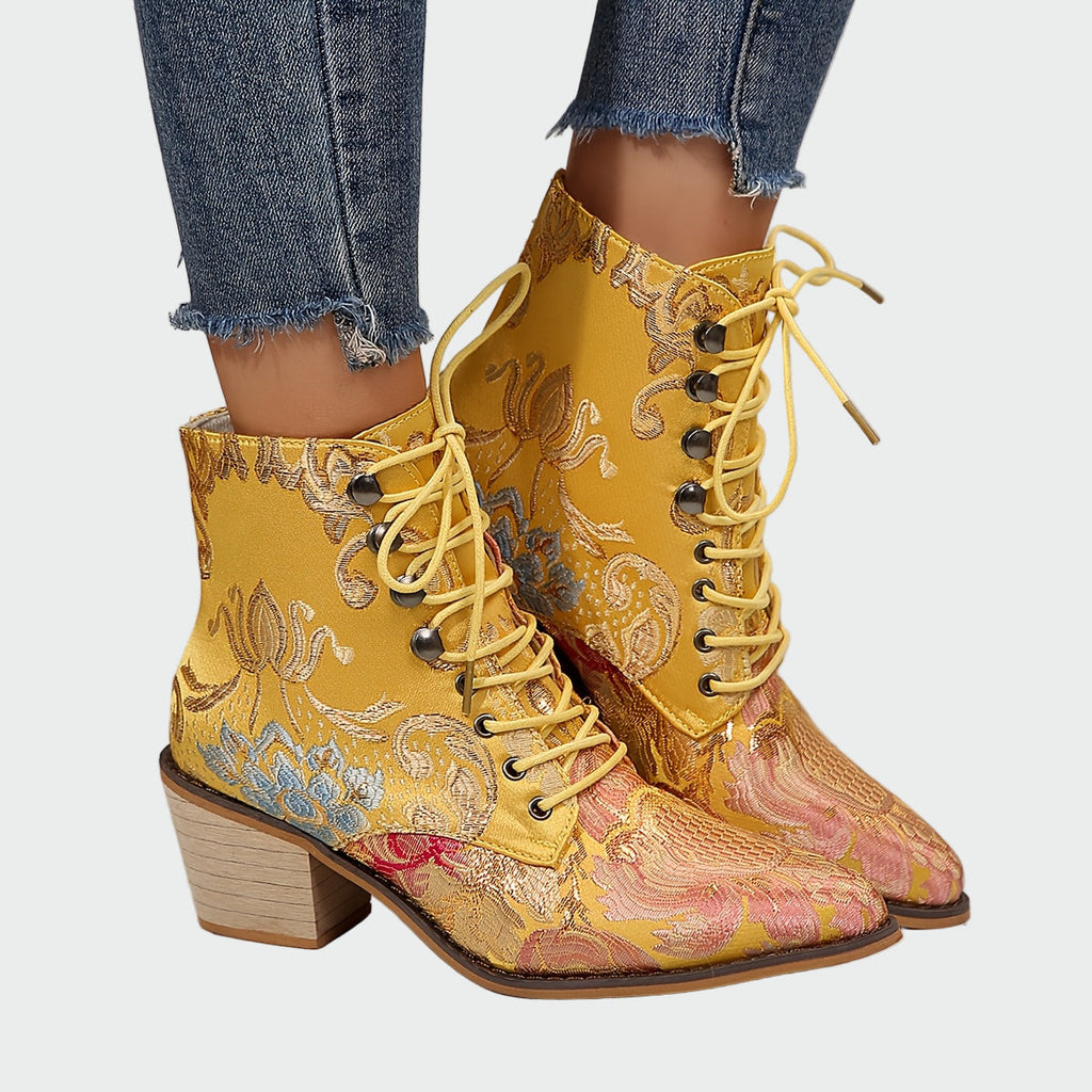 Botines de cuero con flores