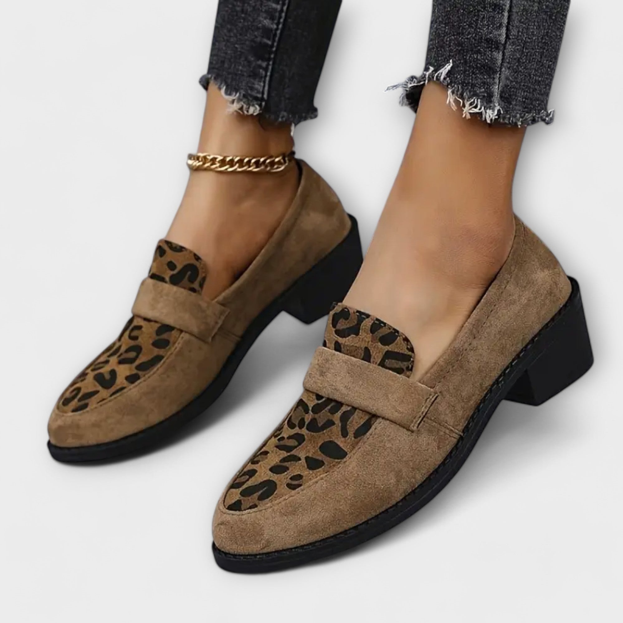 Zapatos femeninos elegantes con estampado de leopardo