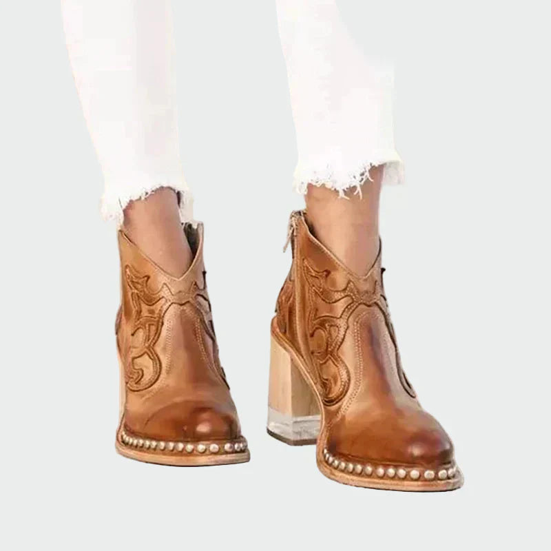 Botas de cuero bordadas