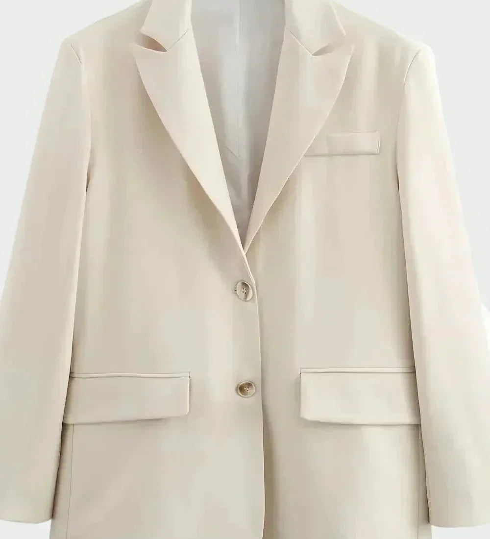 Abrigo Oversized con Línea Moderna