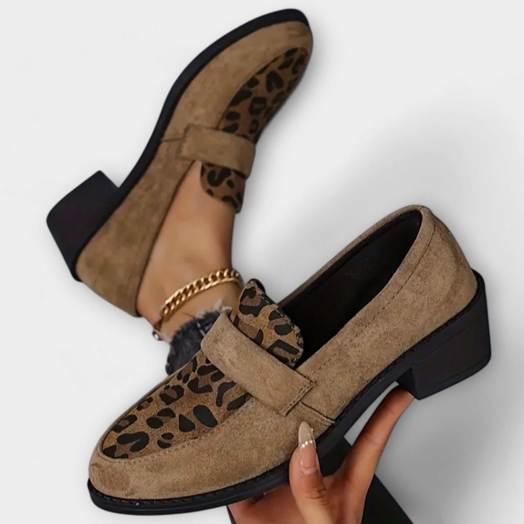 Zapatos femeninos elegantes con estampado de leopardo