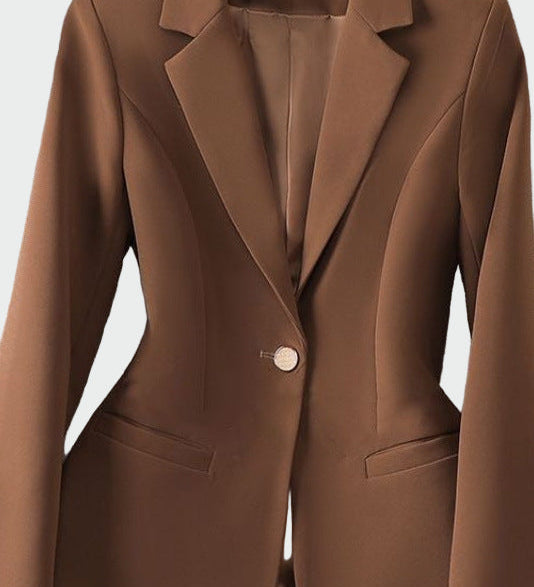 Blazer de línea moderna y elegante